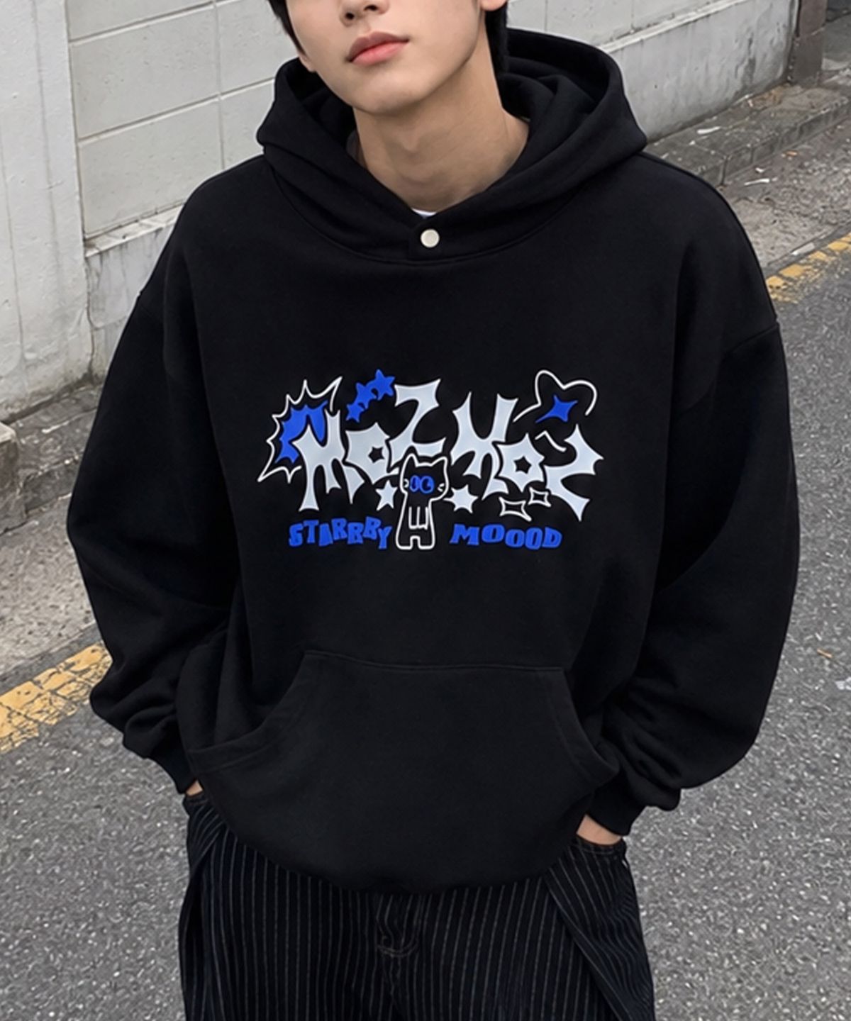모즈모즈(MOZMOZ) 스태리무드 그래픽 오버핏 후드 블랙