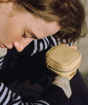 로브 미니 파우치 참 버터