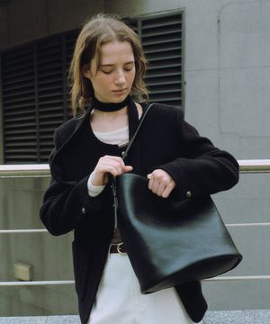 플로드 버킷 숄더 블랙