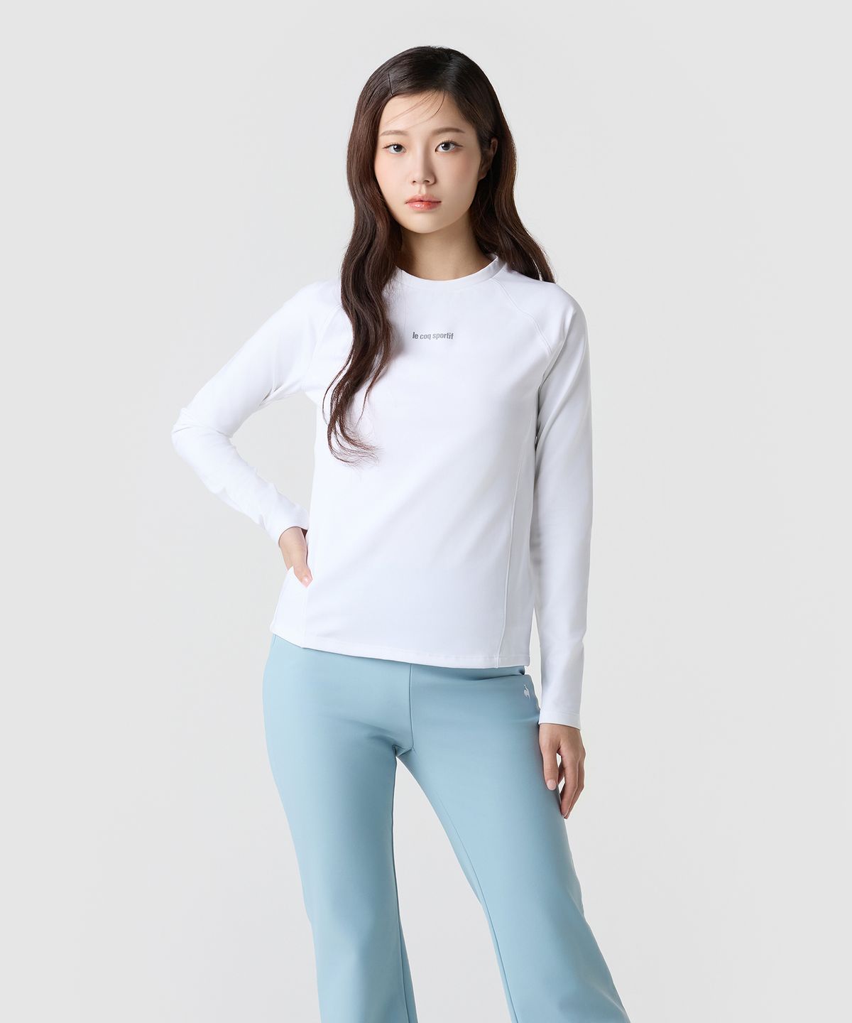 르꼬끄(LECOQ) 여성 슬림핏 인도어 기능성 약기모 긴팔 티셔츠 - 화이트(QQ412ORLO1)