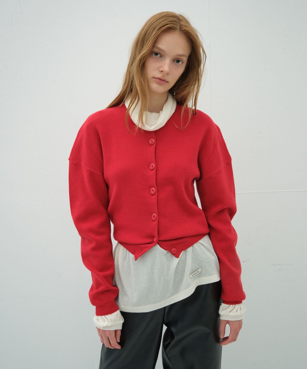 오버듀플레어(OVERDUEFLAIR) OVERDUE CURVED CARDIGAN_RED