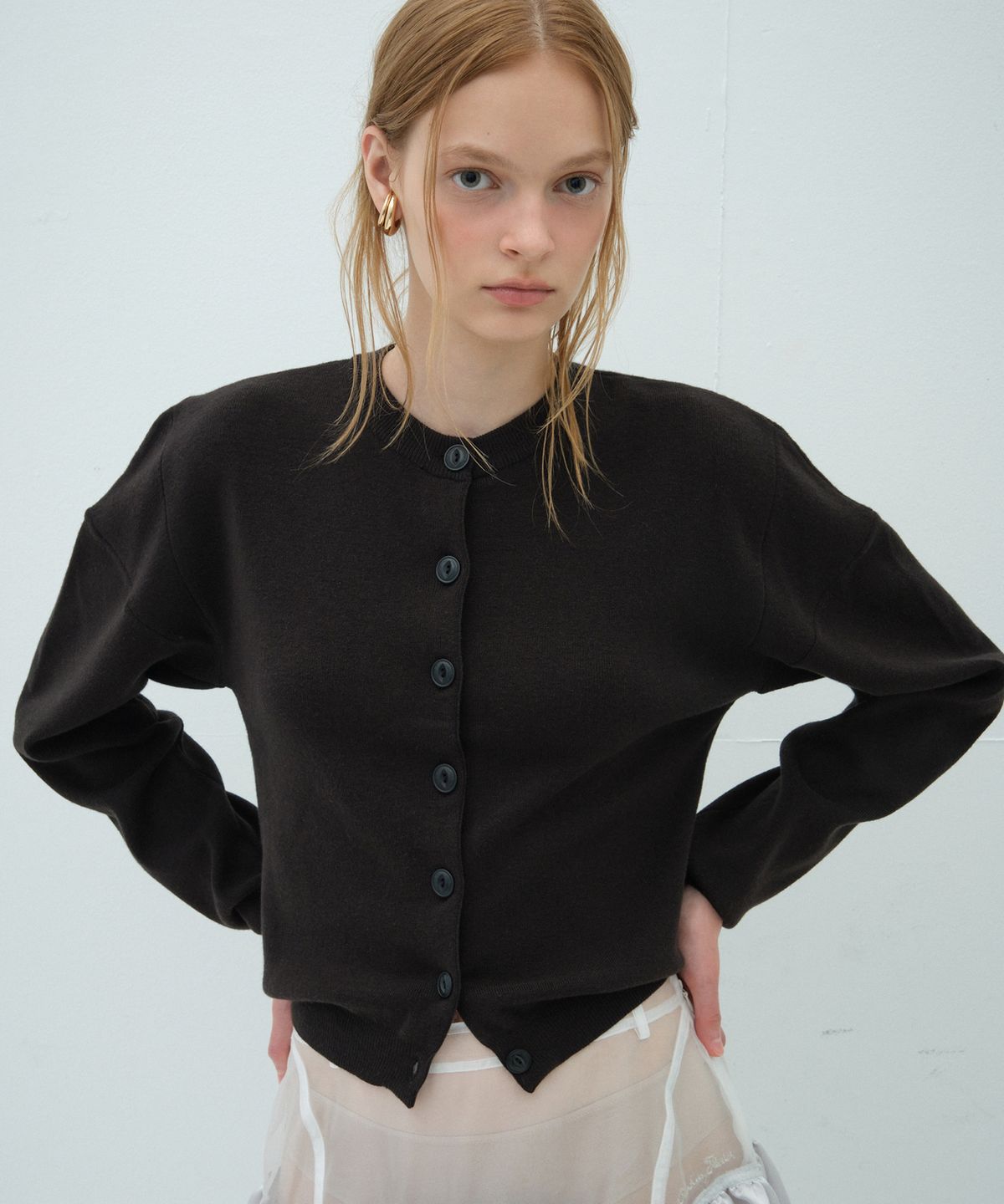 오버듀플레어(OVERDUEFLAIR) OVERDUE CURVED CARDIGAN_BLACK