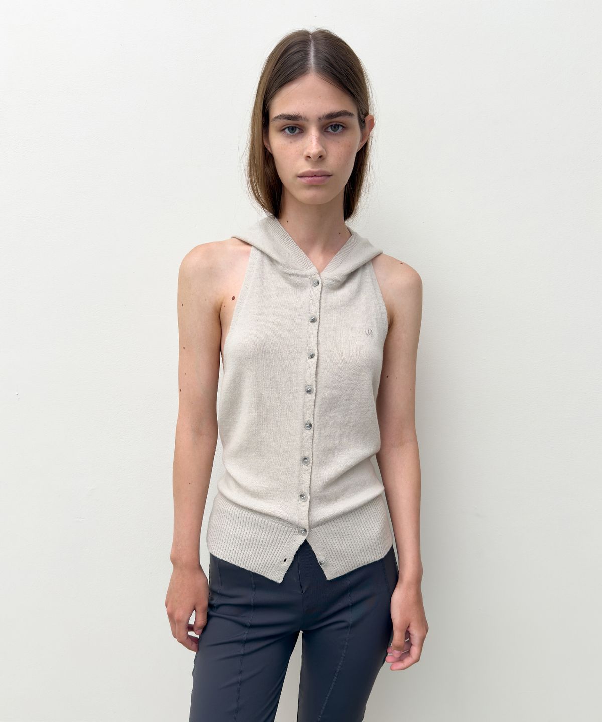 다이애그널(DIAGONAL) HALTER HOODIE KNIT VEST (grey beige)