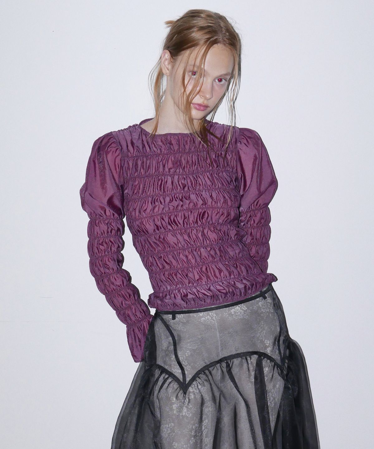 오버듀플레어(OVERDUEFLAIR) SMOCKED PUFF BLOUSE_ROSE GRAPE