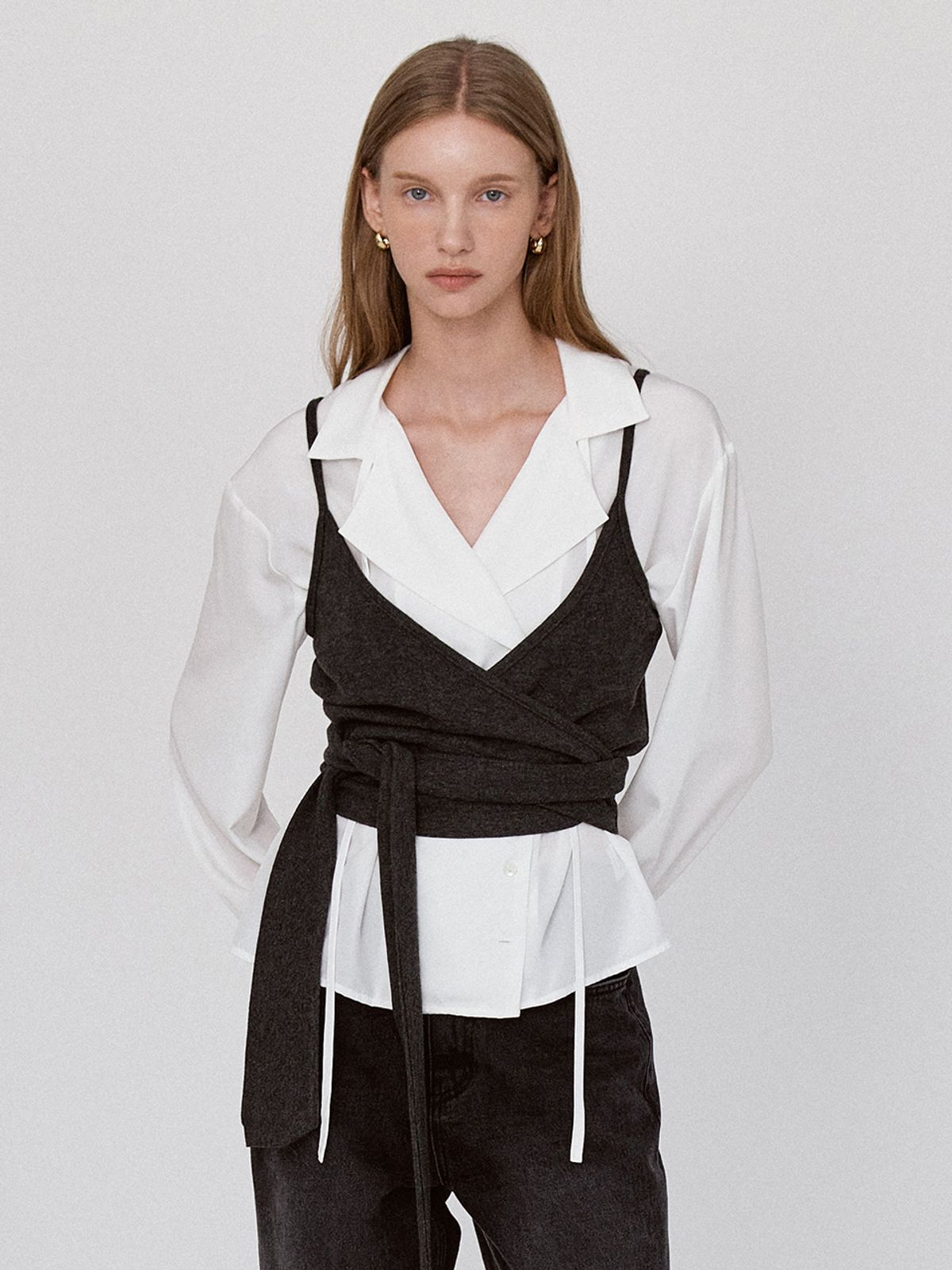 르세지엠(LESEIZEME) V-neck Strap Sleeveless - Charcoal
