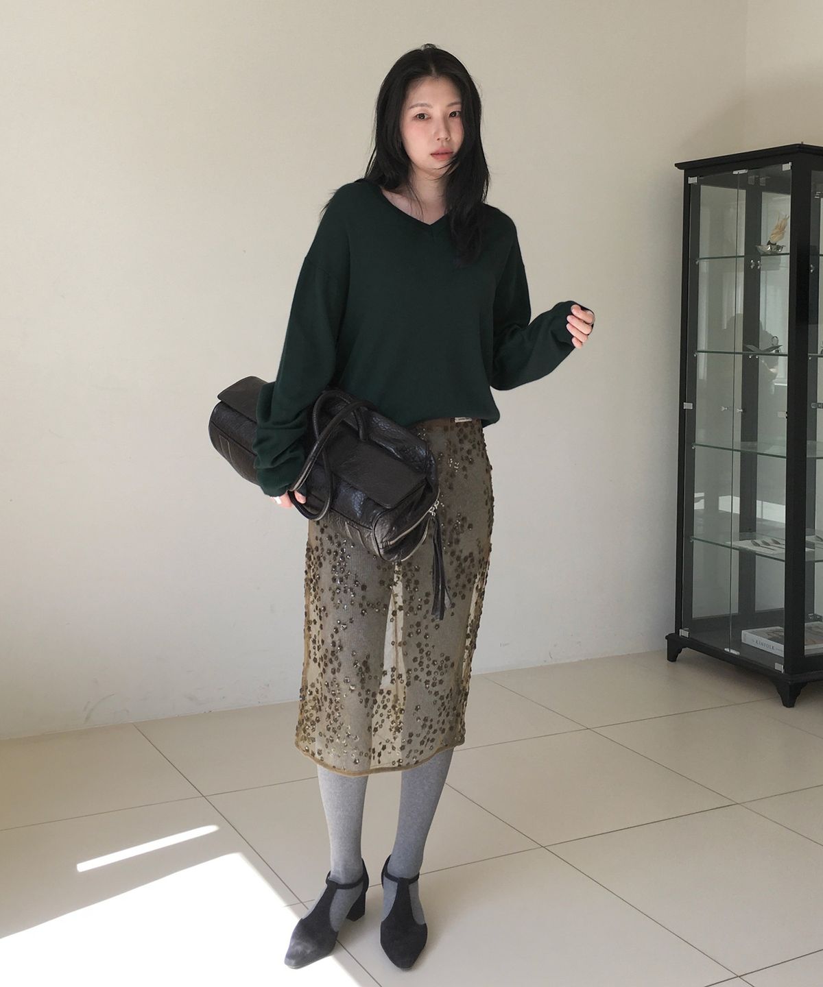 오버듀플레어(OVERDUEFLAIR) FLOWER SEQUIN SKIRT_OLIVE KHAKI