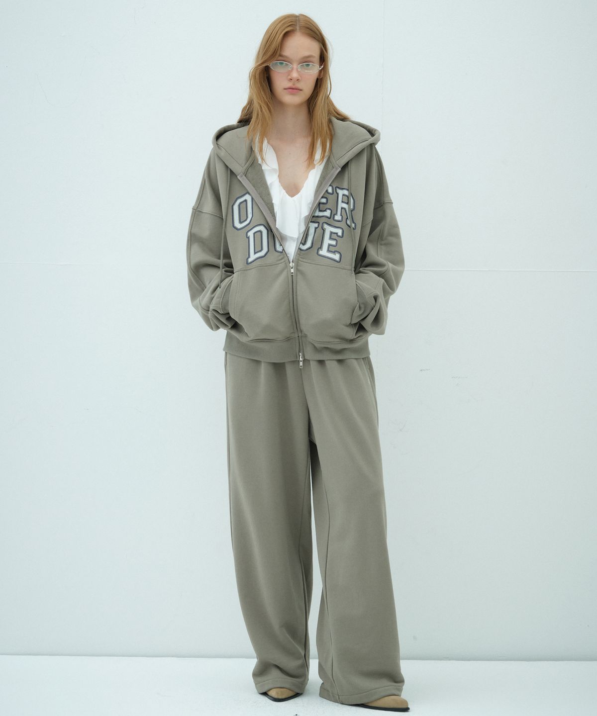 오버듀플레어(OVERDUEFLAIR) TWO-WAY WIDE SWEAT PANTS_KHAKI