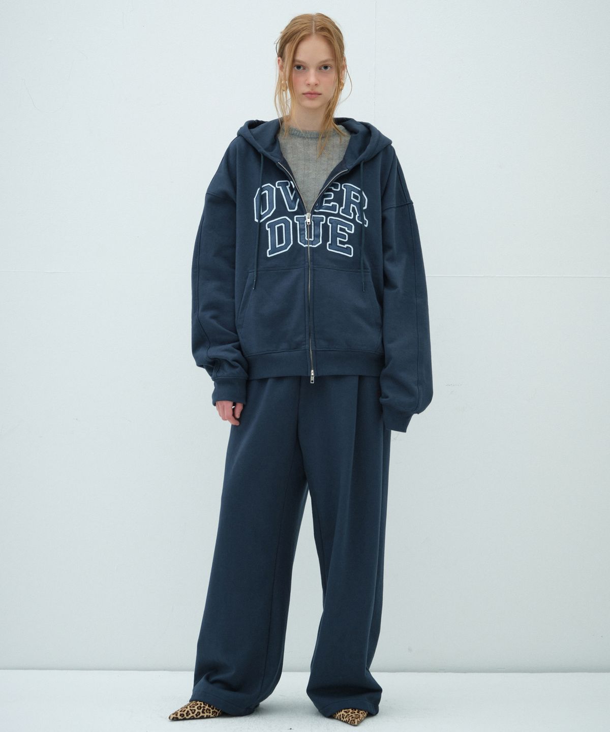 오버듀플레어(OVERDUEFLAIR) TWO-WAY WIDE SWEAT PANTS_NAVY