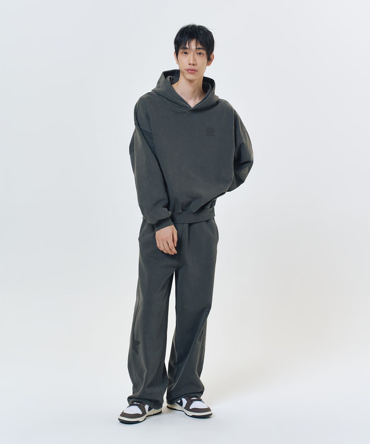 엘엠알(LMR) 피그먼트 와이드 스트링 스웻 팬츠 CHARCOAL