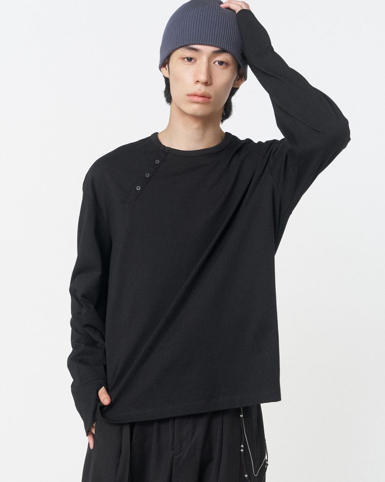 Diagonal henley neck long sleeves BLACK