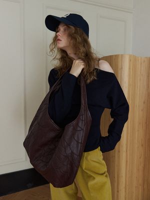 빅 커브아 스티치 토트 백 _ 미드나잇 버건디