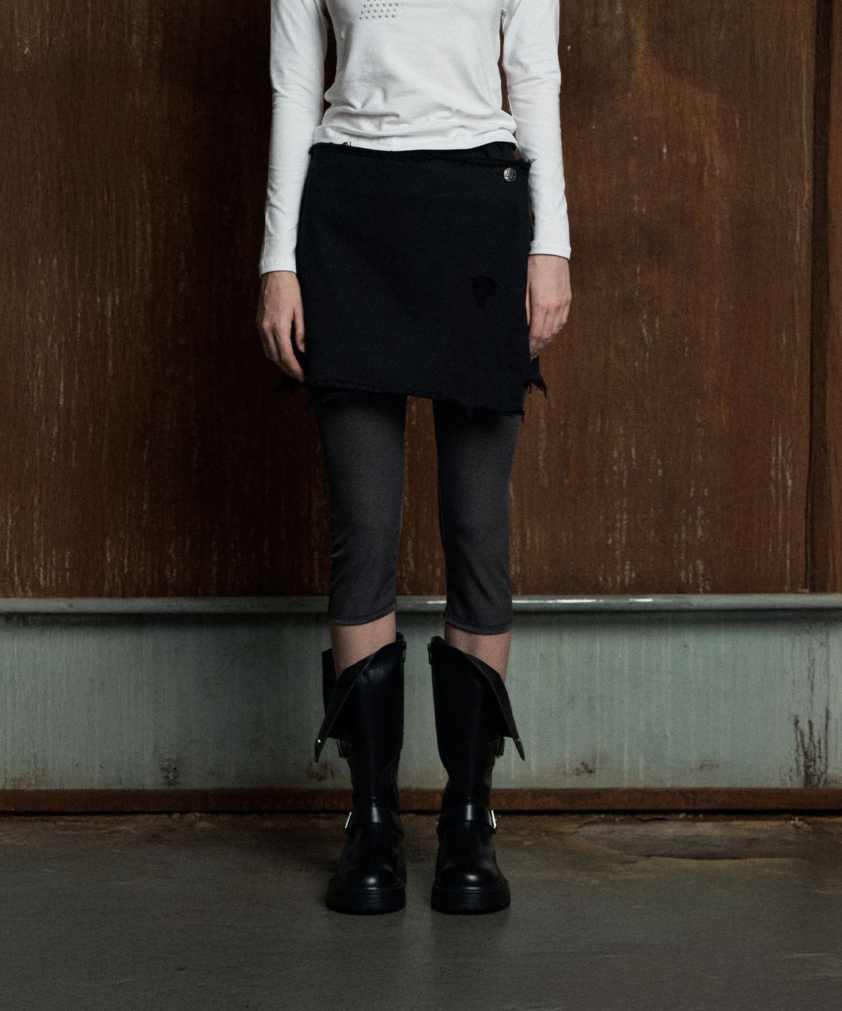 런던파퓸스 아카이브(LONDON PARFUMS ARCHIVE) DISTRESSED LAYERED SKIRT BLACK