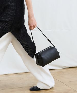 Classic Box Shoulder Bag - Leather Black