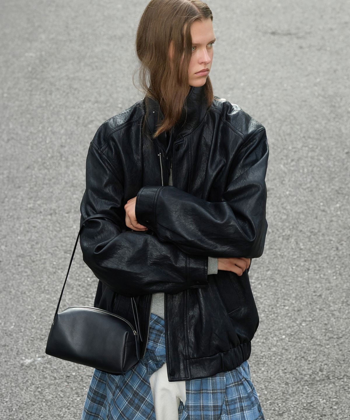 르바(LEVAR) Classic Box Shoulder Bag - Leather Black