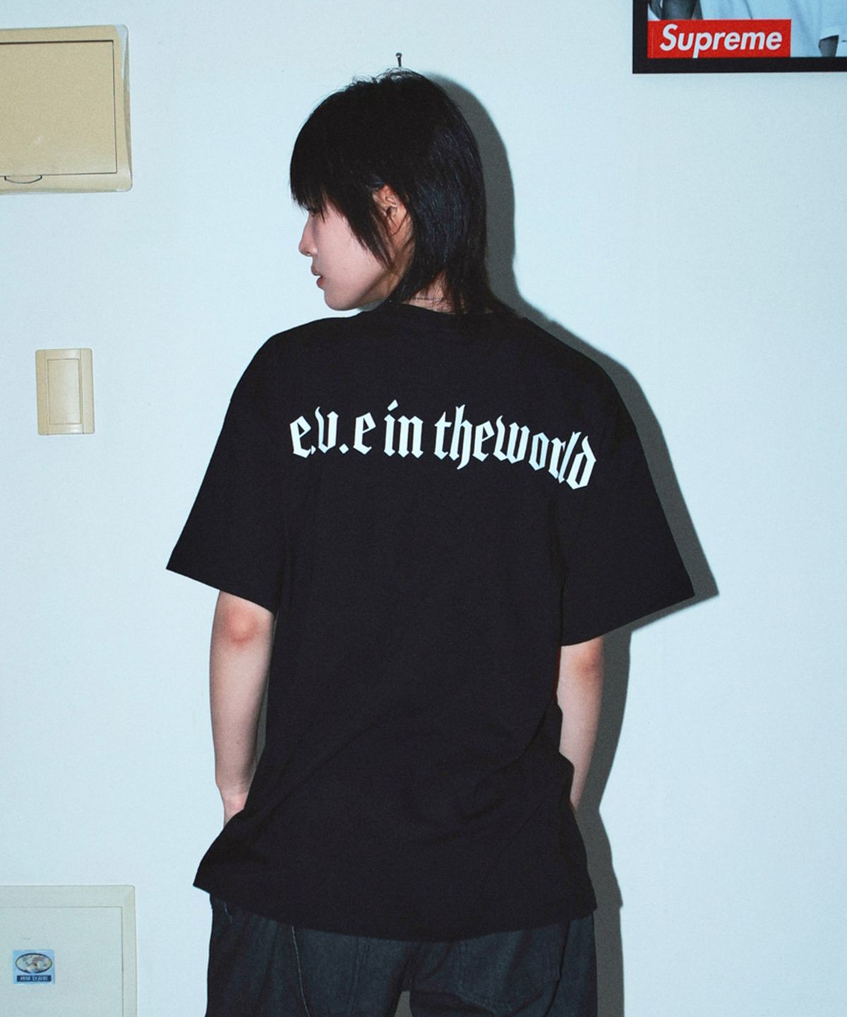 이브인더월드(EVEINTHEWORLD) BURN LOGO T-SHIRT BLACK