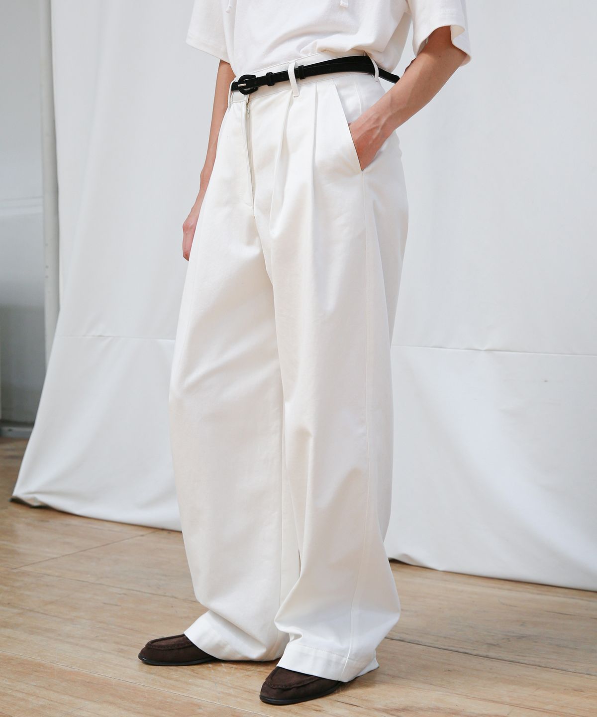르바(LEVAR) Relaxed Cotton Chino Pants - Off White