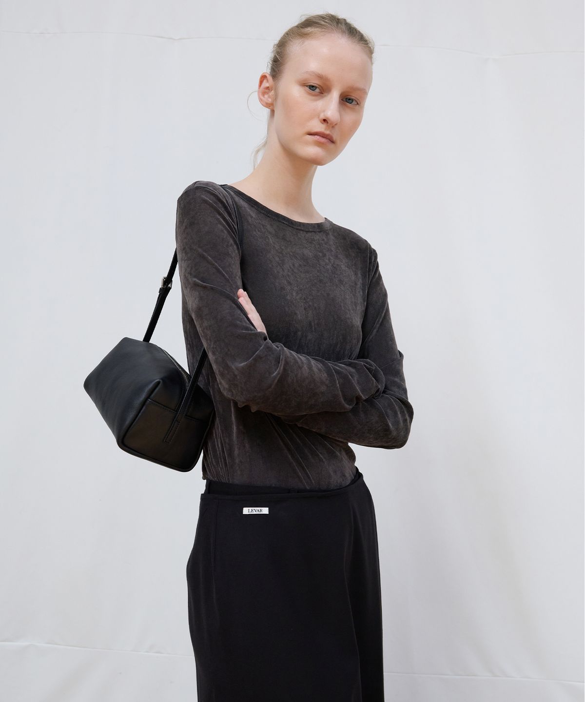 르바(LEVAR) Velvet Layered T-Shirt - Charcoal