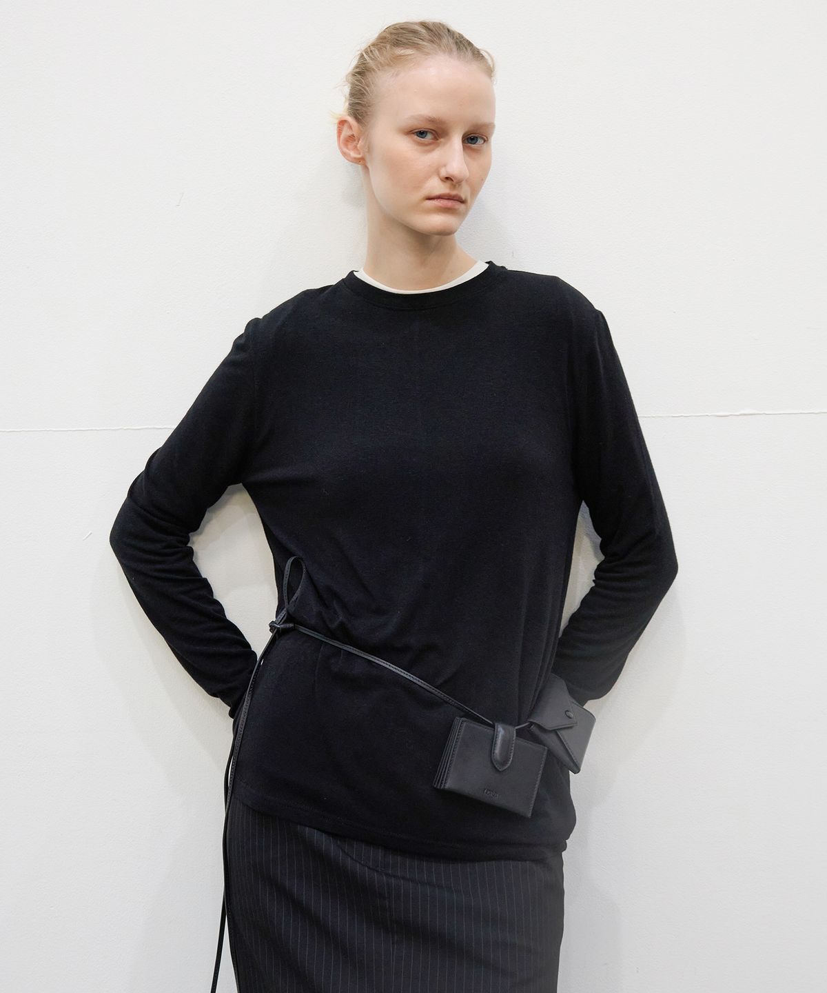 르바(LEVAR) Standard Soft T-Shirt - Black