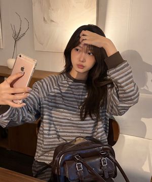 브러쉬 스트라이프 스타 풀프린트 롱슬리브 브라운