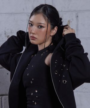 DUC) Eyelet Stud Hoodie Zip-up Black