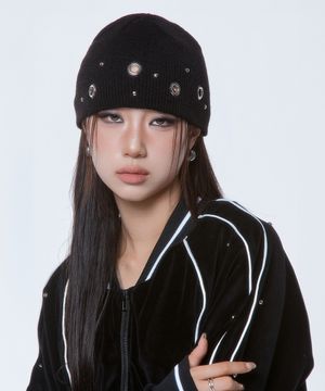 (DUC) Eyelet Stud Beanie Black