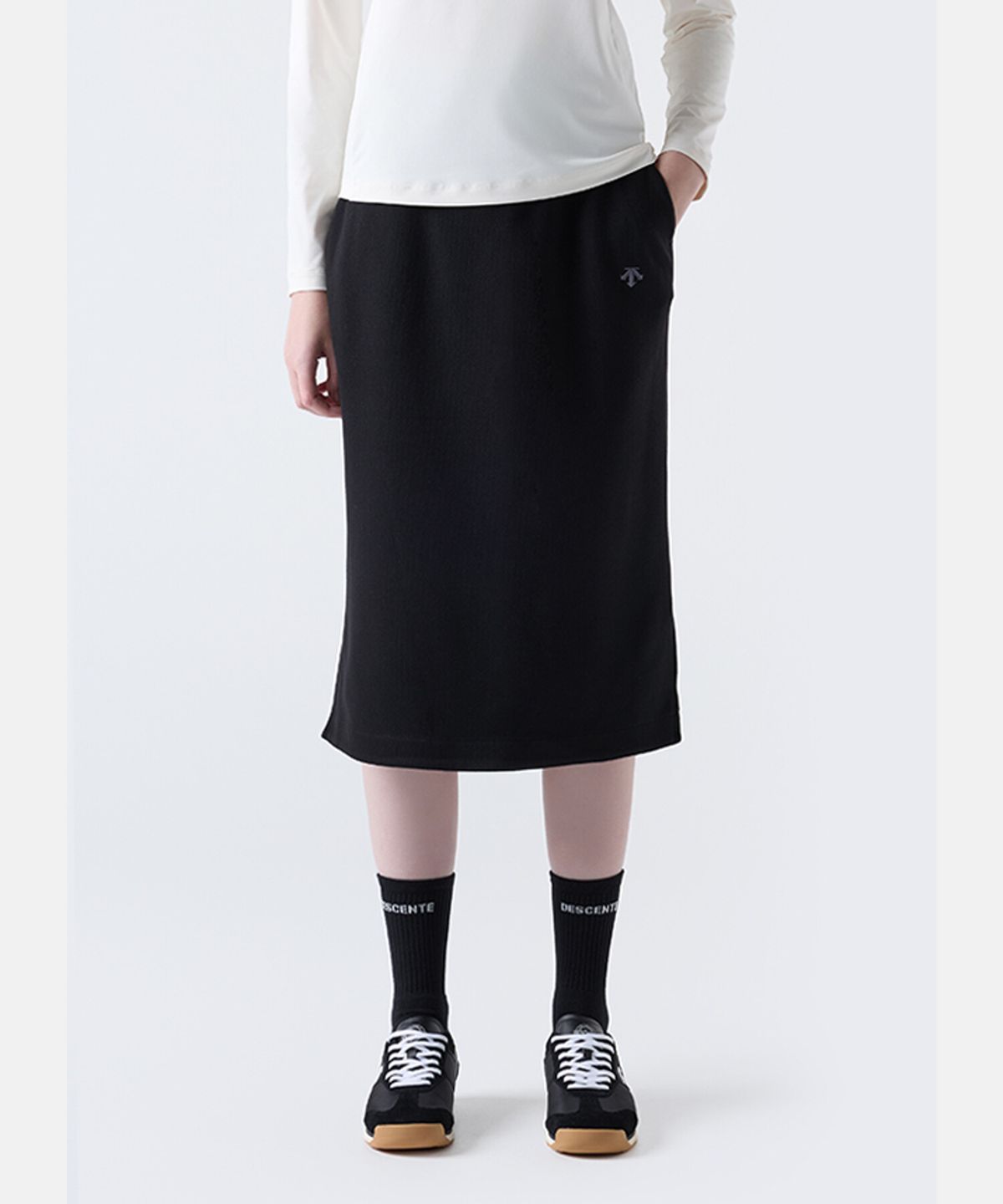 데상트(DESCENTE) 우먼스 트임 니트 스커트 블랙(SQ322PSK81)