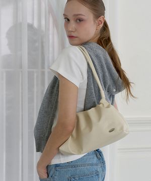 마리 숄더백 GM267K