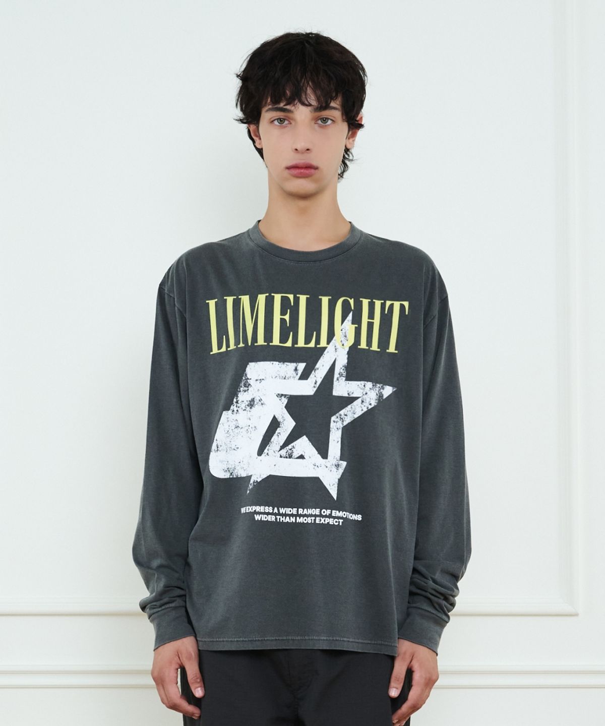 라임라잇 어패럴(LIMELIGHT APPAREL) 어패럴 피그먼트 스타 로고 롱 슬리브 티셔츠 (차콜/라임라잇)