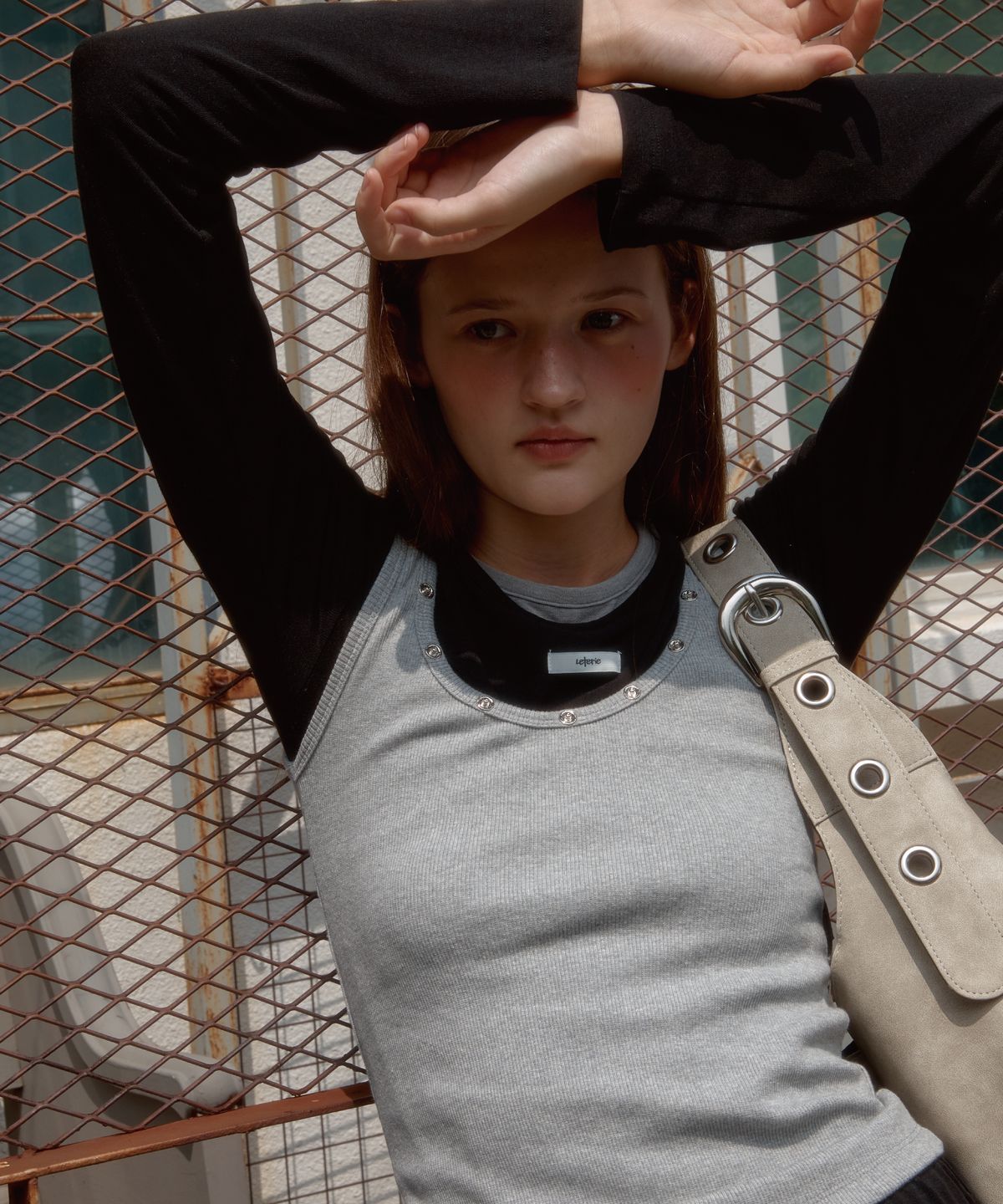 레터리(LETERIE) ROUND STUD SLEEVELESS_GREY