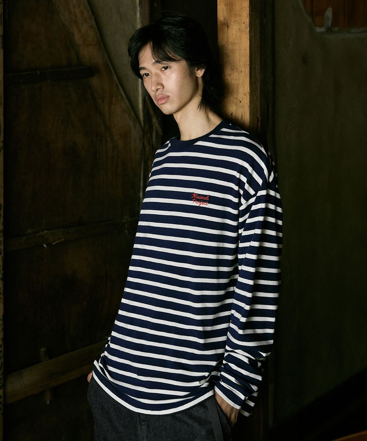 미니멀프로젝트(MINIMALPROJECT) 드로잉 오버 스트라이프 롱 슬리브 MLT118  [NAVY]