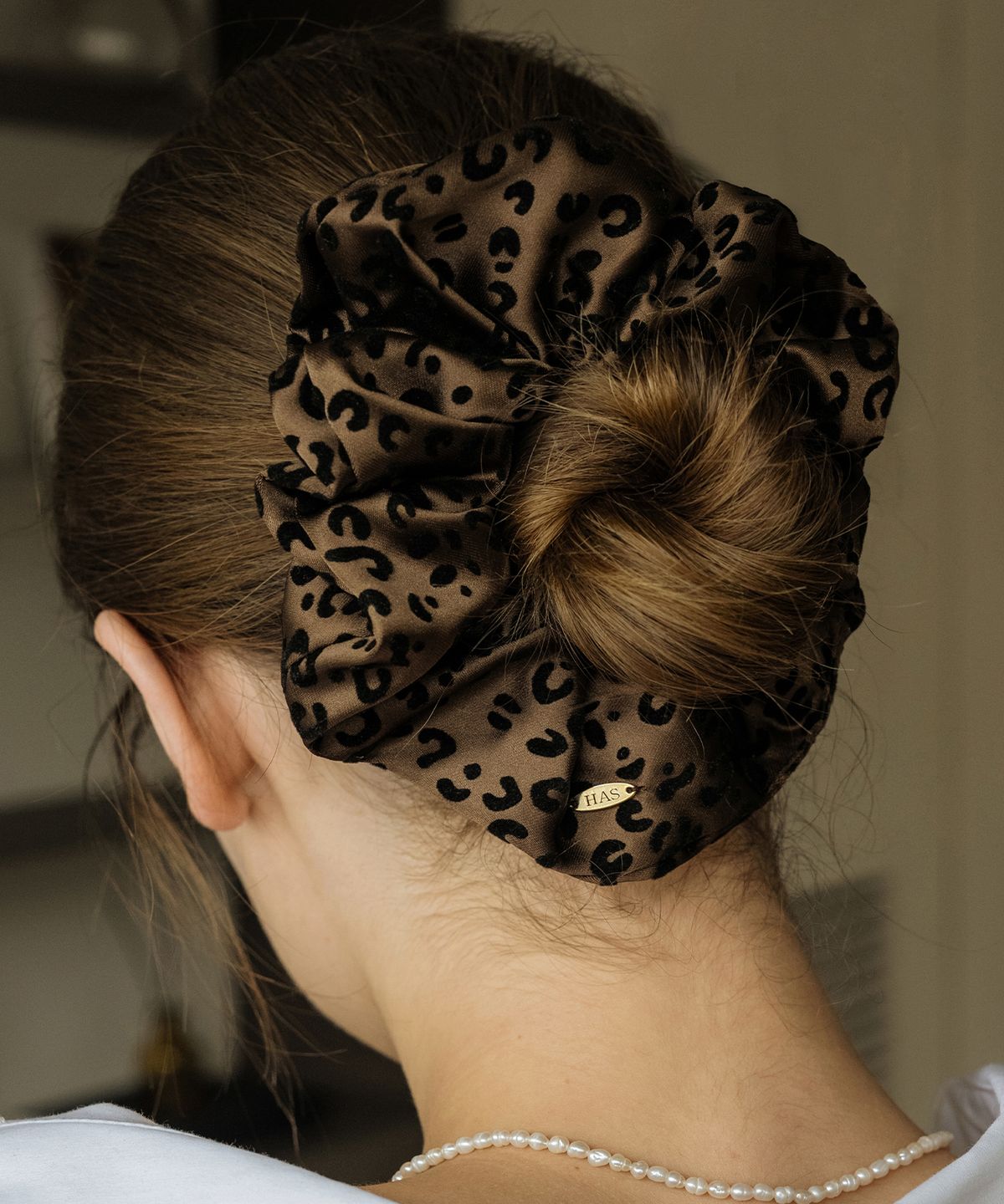 하스(HAS) HON006 Leopard Velvet Textured Scrunchie