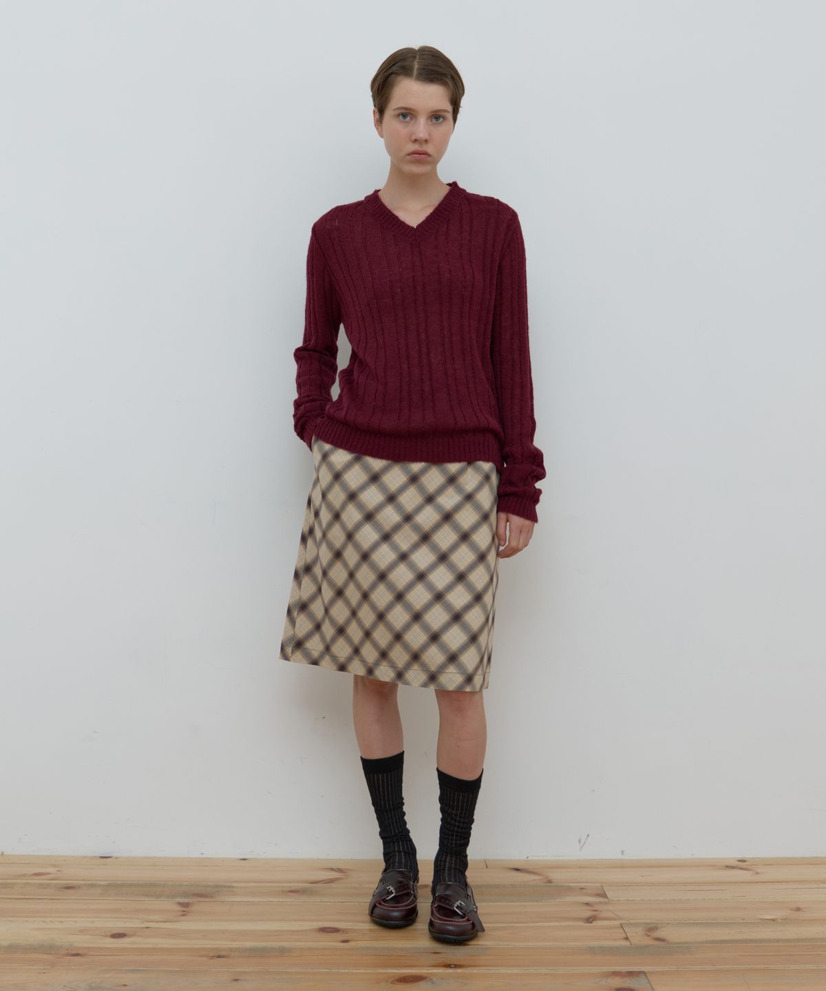 마조네(MA JOURNEE) SHEER V-NECK KNIT_WINE
