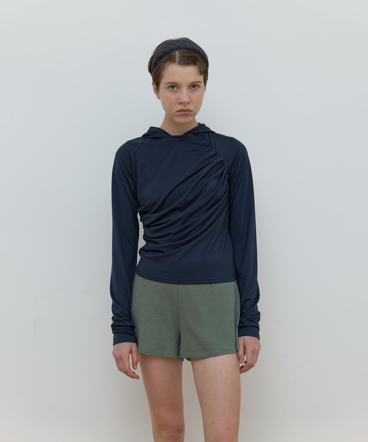 마조네(MA JOURNEE) RAGLAN SHIRRING HOODIE_NAVY