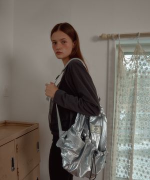 GLOSSY LOGO PATCH BACKPACK_SILVER