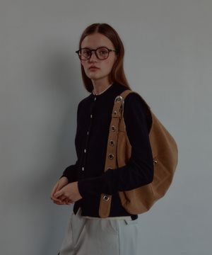 SUEDE BUCKLE REVERSIBLE SHOULDER BAG_BUTTER