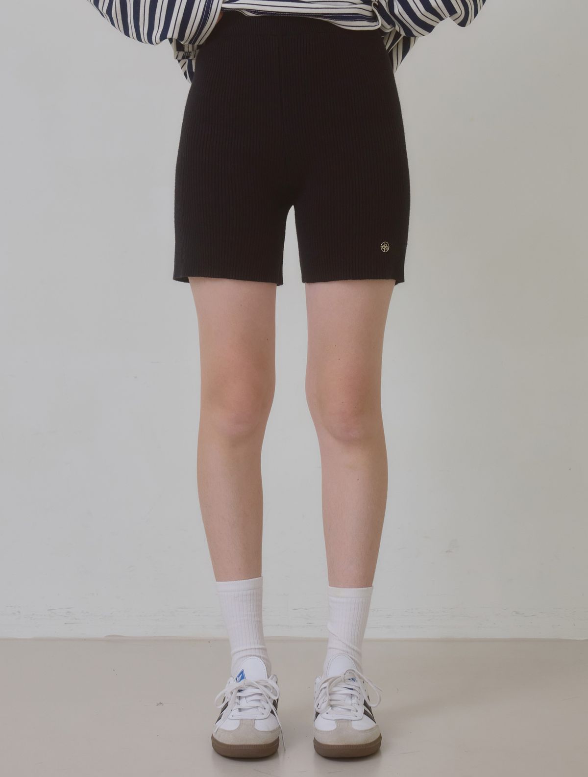 에브레(EBRE) 니트쇼츠PT _블랙