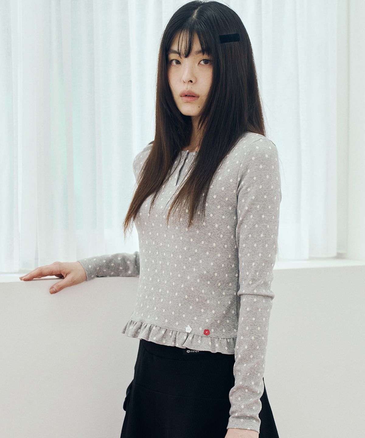 미헤브(MIHEV) 폴카 도트 프릴 롱슬리브 그레이