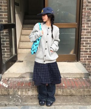 체크 포켓 미디 스커트 네이비