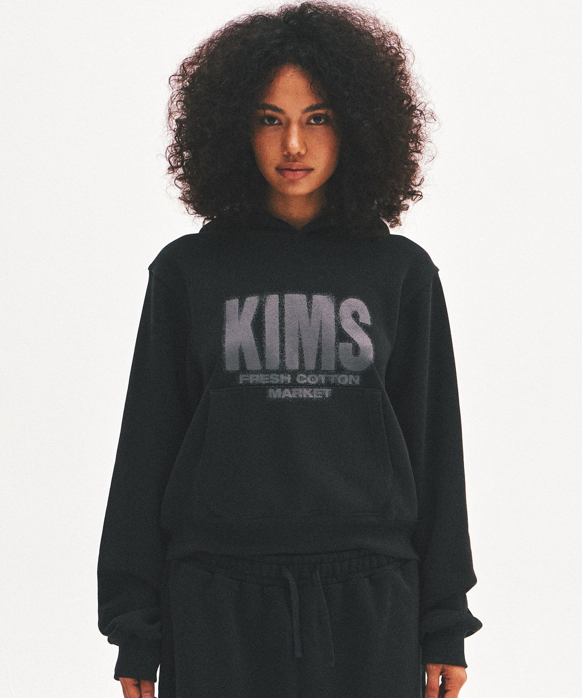 킴스 프레시 코튼 마켓(KIMS FRESH COTTON MARKET) Hazy Elve Logo Hoodie Black