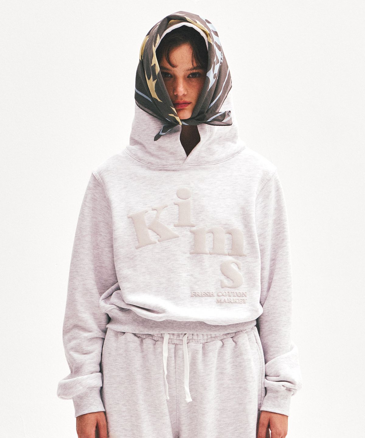 킴스 프레시 코튼 마켓(KIMS FRESH COTTON MARKET) (Unisex) Messy Alpha Logo Hoodie Grey