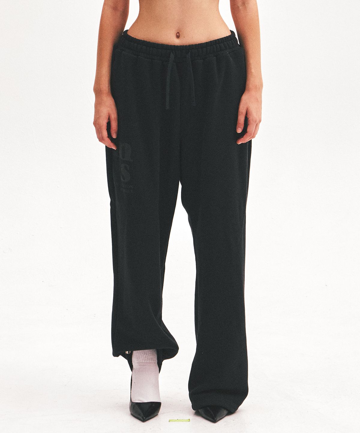 킴스 프레시 코튼 마켓(KIMS FRESH COTTON MARKET) Messy Alpha Logo Sweatpants Black