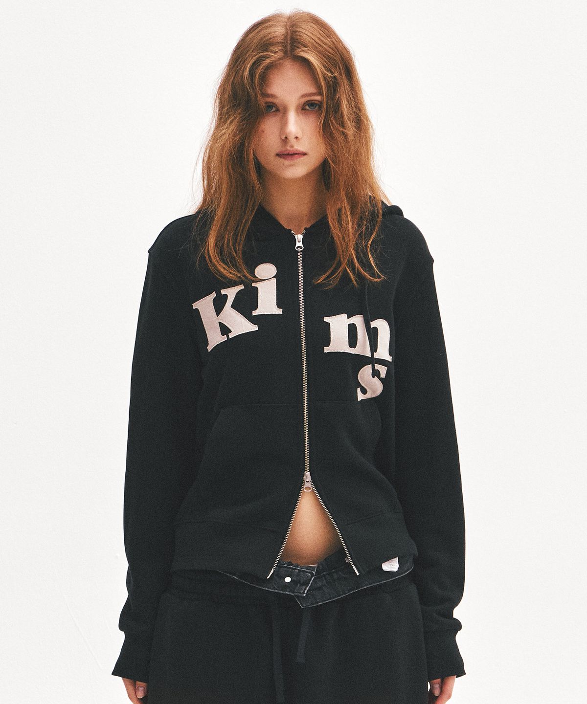 킴스 프레시 코튼 마켓(KIMS FRESH COTTON MARKET) (Unisex) Messy Alpha App Zip Hoodie Black