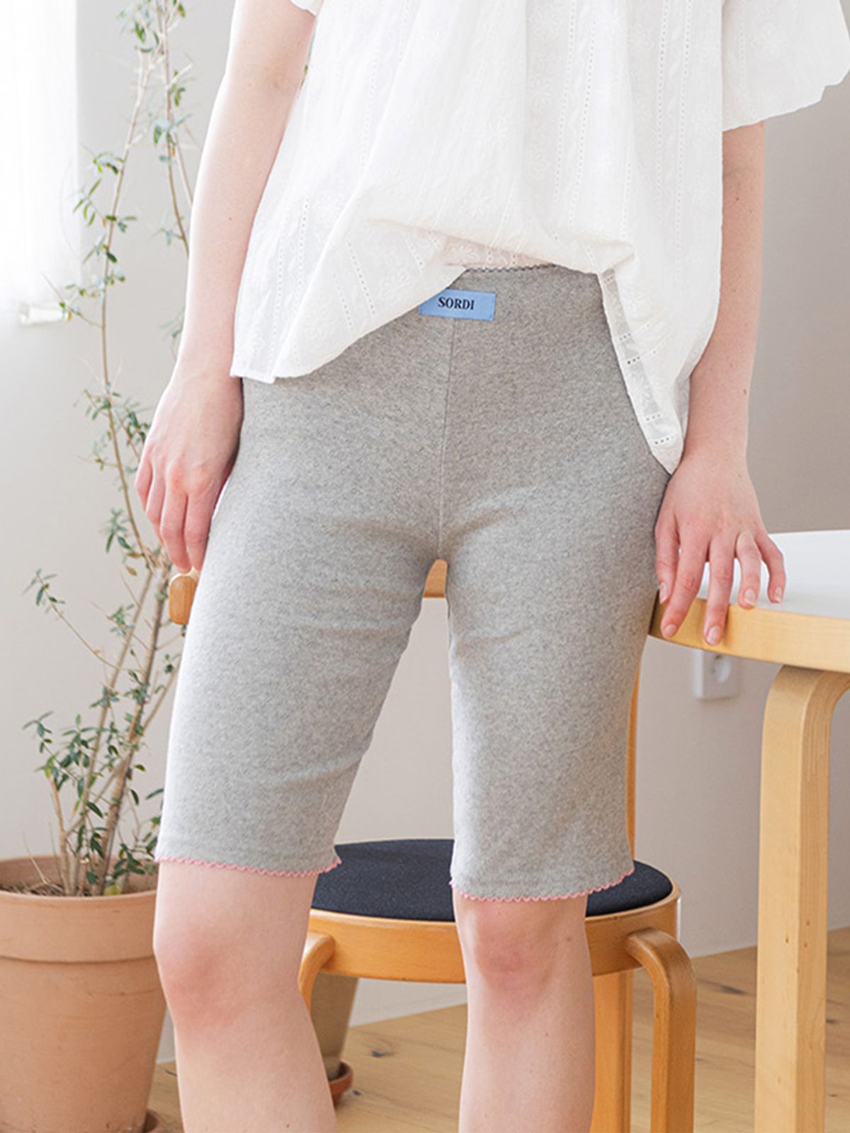 소르디(SORDI) Punching Capri Pants_grey