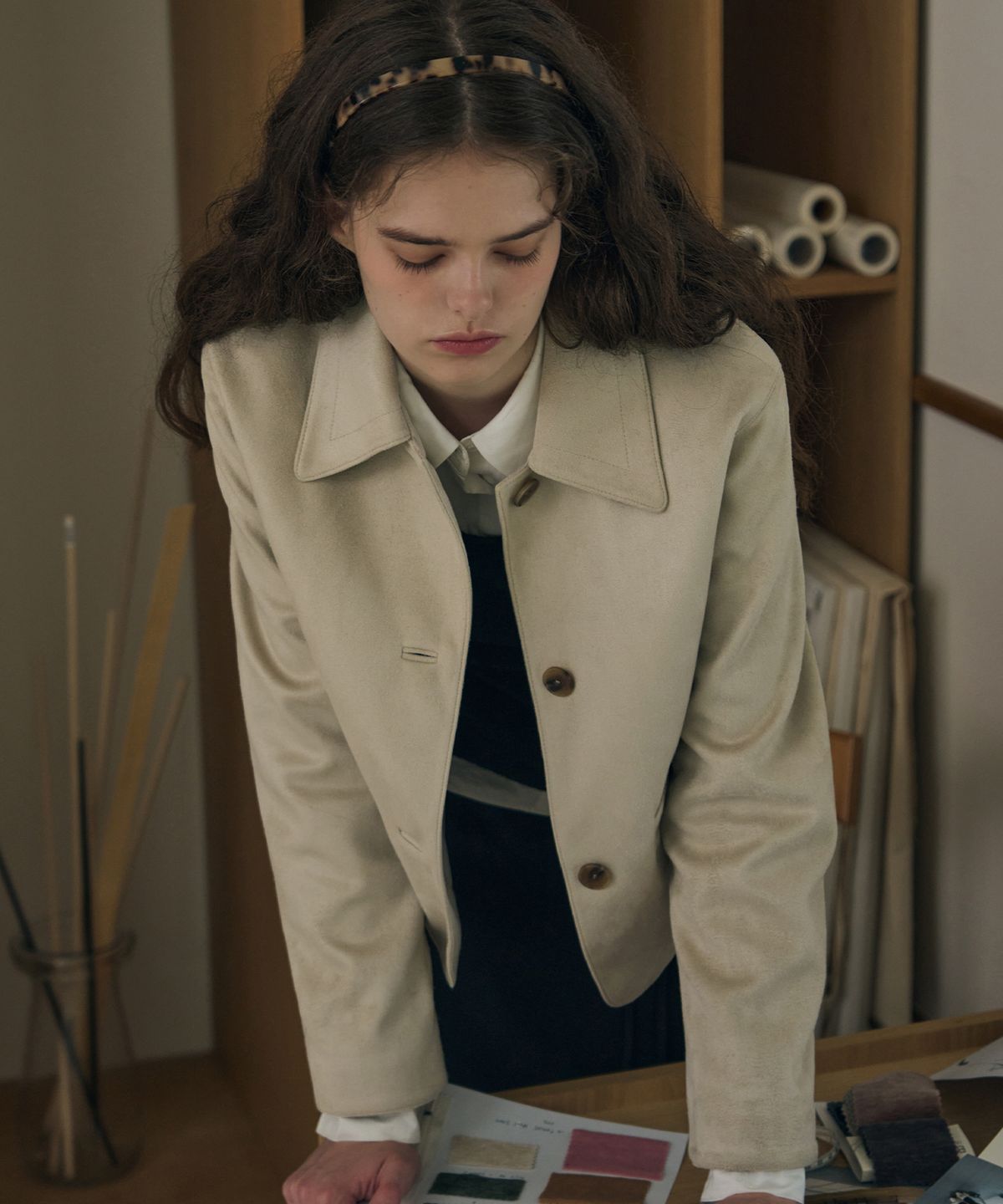 드로우핏 우먼(DRAWFIT WOMEN) 티노 보우 스웨이드 숏 자켓 [ASH CREAM]