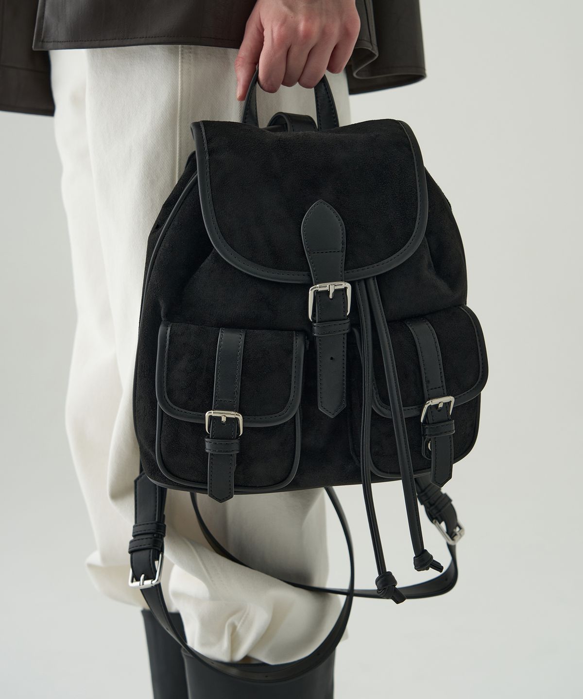 드로우핏 우먼(DRAWFIT WOMEN) 누베 더블 포켓 스웨이드 백팩 [BLACK]