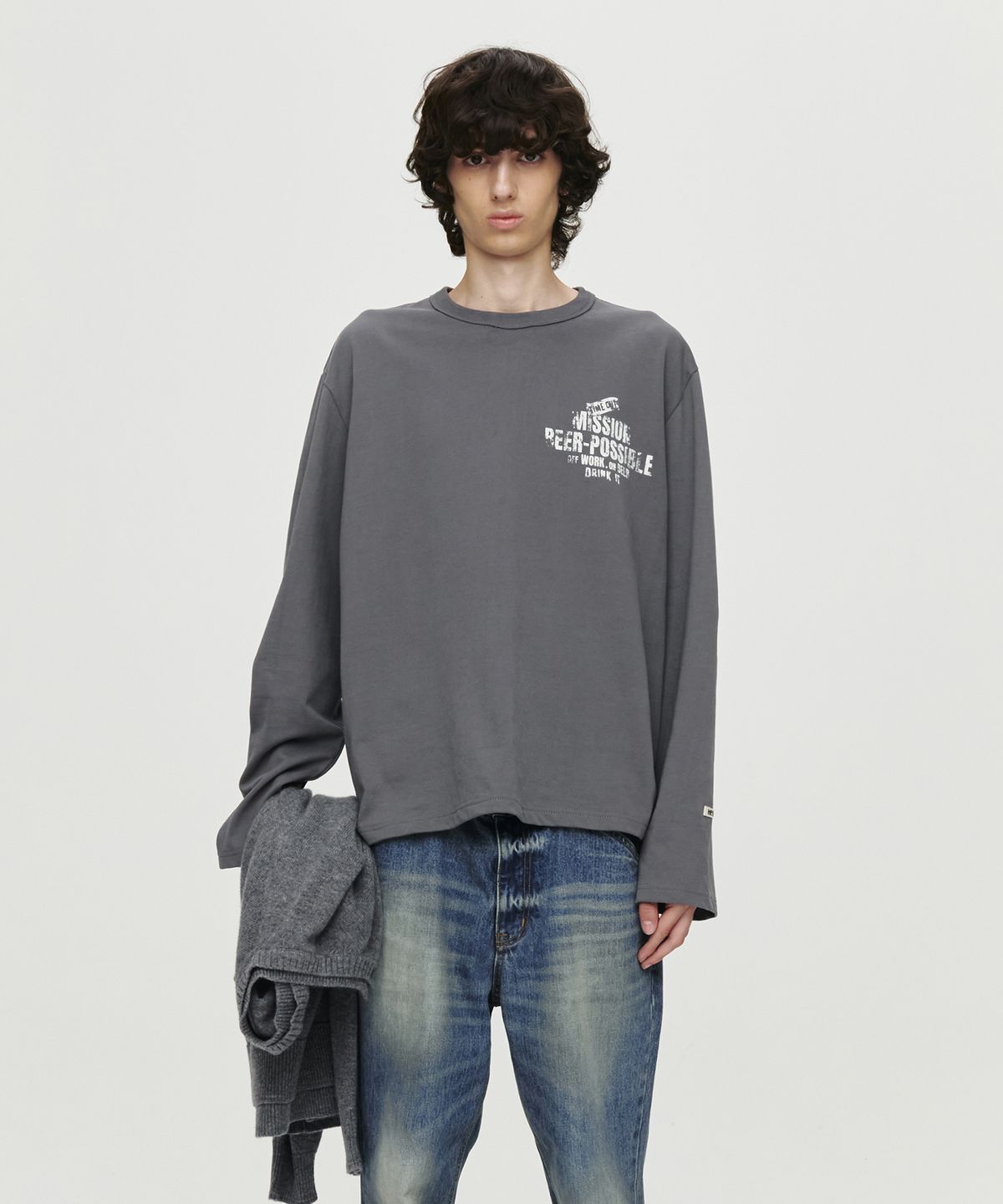 호이테(HEUTE) HET BEER MISSION T-SHIRT (DARK GREY)