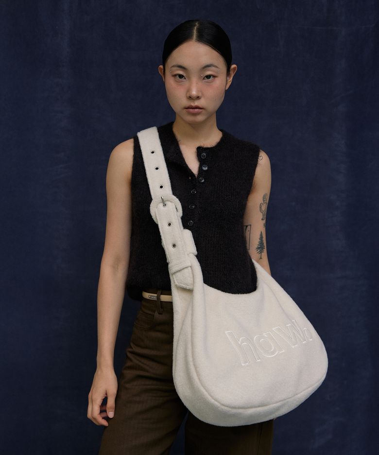 wool cross pebble bag (IV)