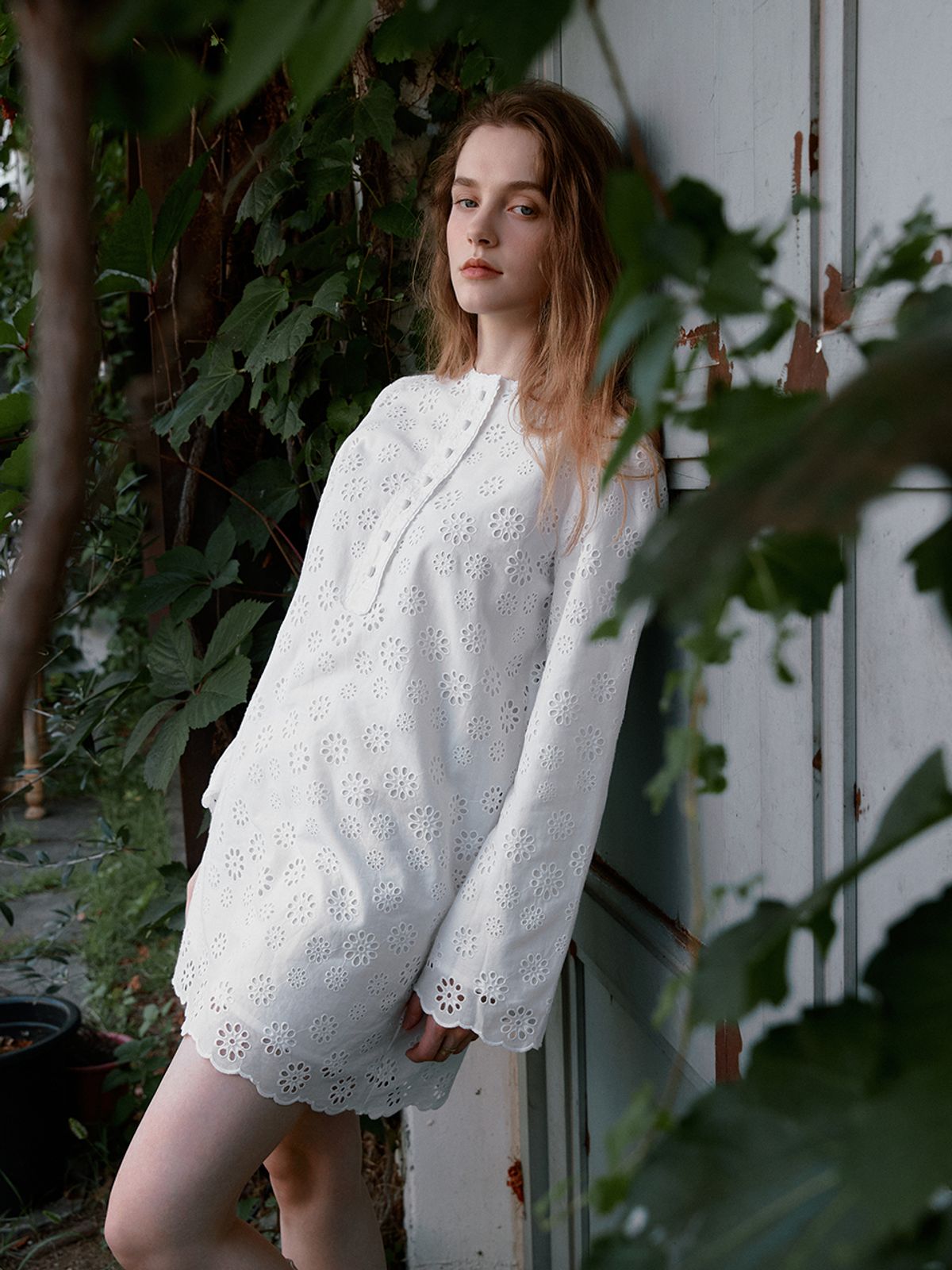 르니나(LENINA) SOLIA punching mini dress_WHITE