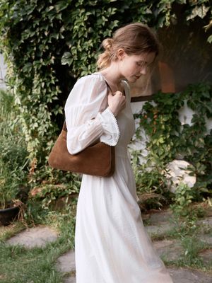 ILIANA suede shoulder bag_GOLD BROWN