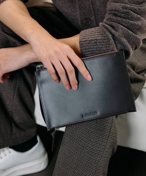 아래위 다른공간 제공 리버스집파우치[brown]